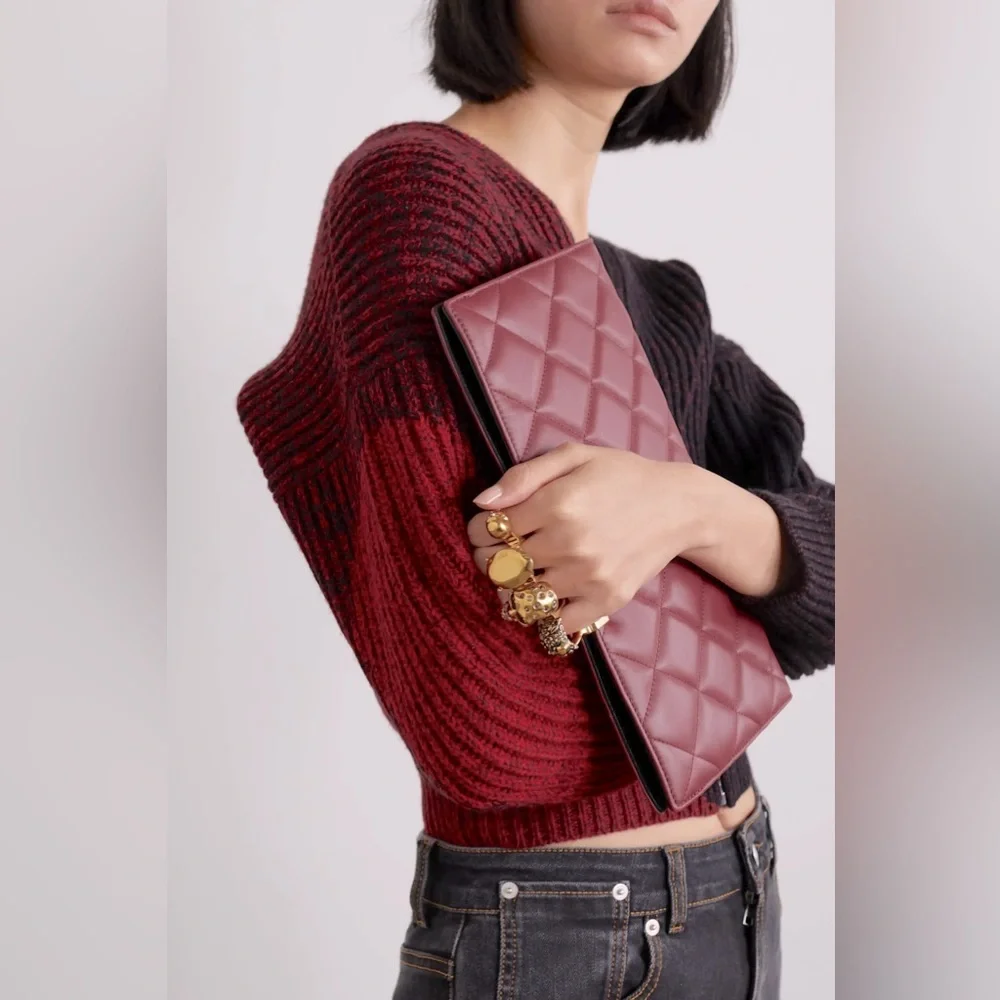 ââSOLDââđĽAlexander McQueenđĽ Skull Knuckle Ring Quilted Leather Clutch - Picture 3 of 10